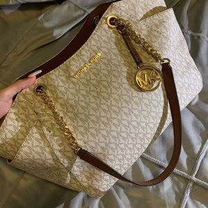 Micheal Kors Purse